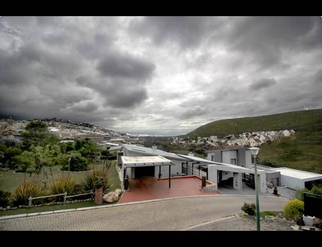 2 BEDROOM TOWNHOUSE FOR SALE IN ISLAND VIEW